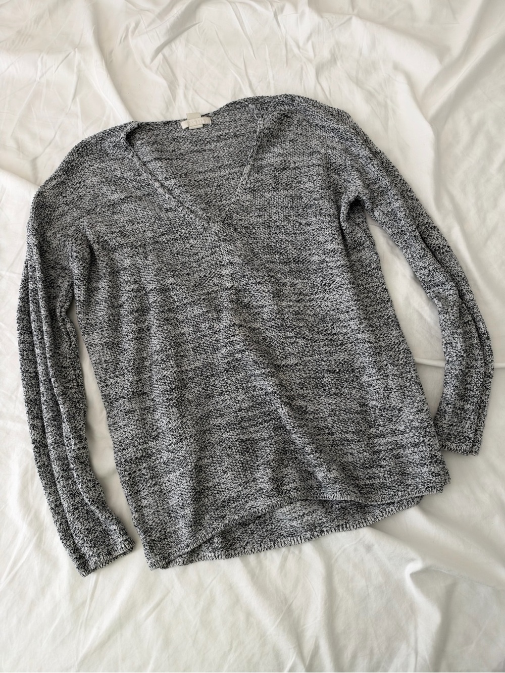 ⭐️H&M V-Neck Long Sleeve Marled Gray Women's Sweater size small